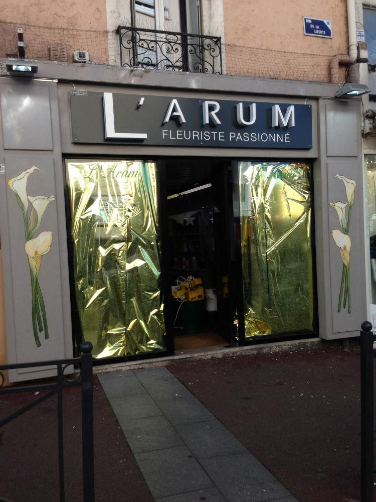 L'Arum , fleuriste , enseigne lettres boitier